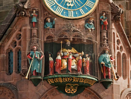 Das "Männleinlaufen" / der mittelalterliche Automat der Uhr der Frauenkirche zu Nürnberg - Sammler-Uhren