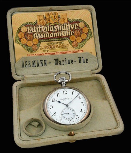 Die erste Uhr am Südpol - Roald Amundsen mit seiner Julius Assmann Marine Beobachtungsuhr von 1910 - Sammler-Uhren