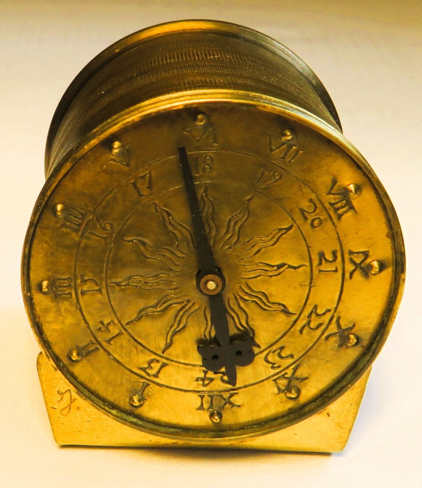 Orig. Peter Henlein Nürnberger Ei Junghans 1. Taschenuhr der Welt Replika Quarz - Sammler - Uhren