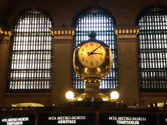 Die Geheimnisse der Standuhr am New Yorker "Grand Central" Bahnhof und warum sie immer 60 Sekunden vorgeht - Sammler-Uhren