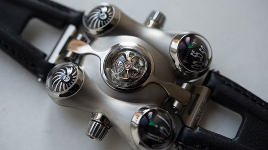 Raumschiff mit fliegendem Tourbillon am Handgelenk: die MB&F HM6 Space Pirate - Sammler-Uhren