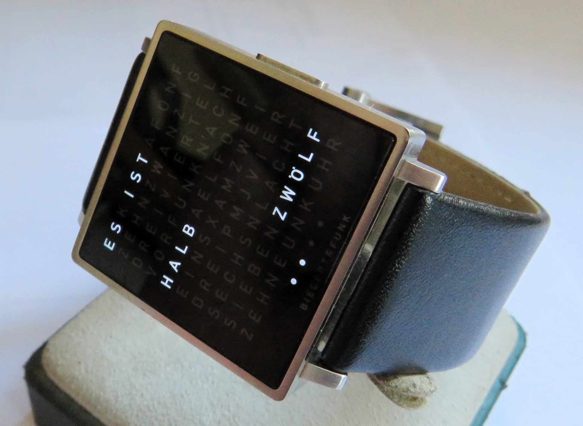 Clocktwo W 001 Armbanduhr Biegert & Funk - Uhr die Uhrzeit schreibt - Fullset! - Sammler - Uhren