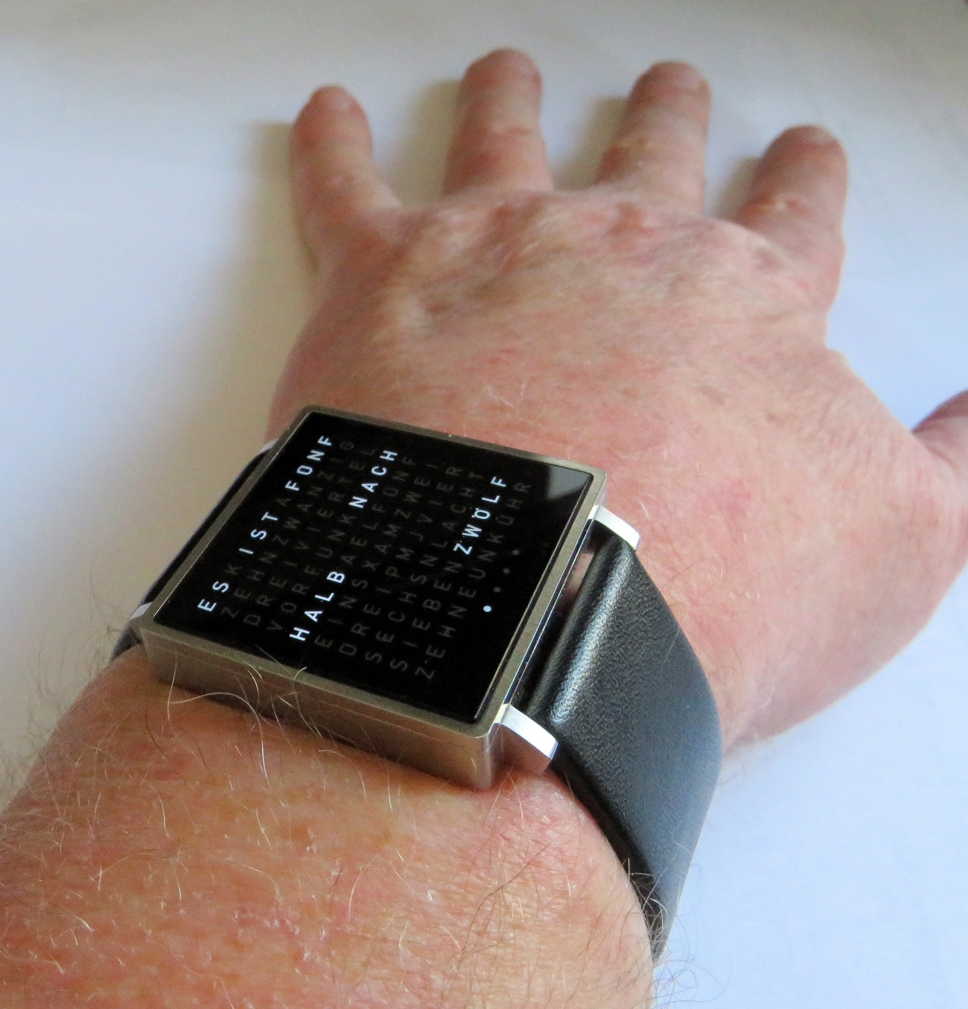 Clocktwo W 001 Armbanduhr Biegert & Funk - Uhr die Uhrzeit schreibt - Fullset! - Sammler - Uhren