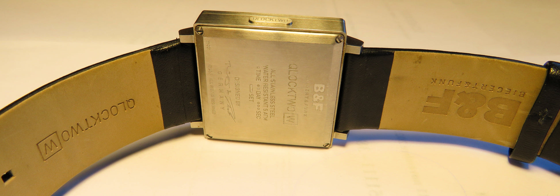 Clocktwo W 001 Armbanduhr Biegert & Funk - Uhr die Uhrzeit schreibt - Fullset! - Sammler - Uhren