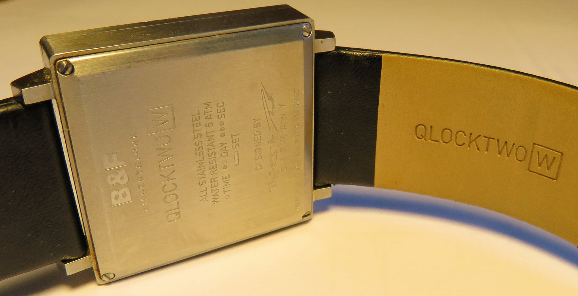 Clocktwo W 001 Armbanduhr Biegert & Funk - Uhr die Uhrzeit schreibt - Fullset! - Sammler - Uhren