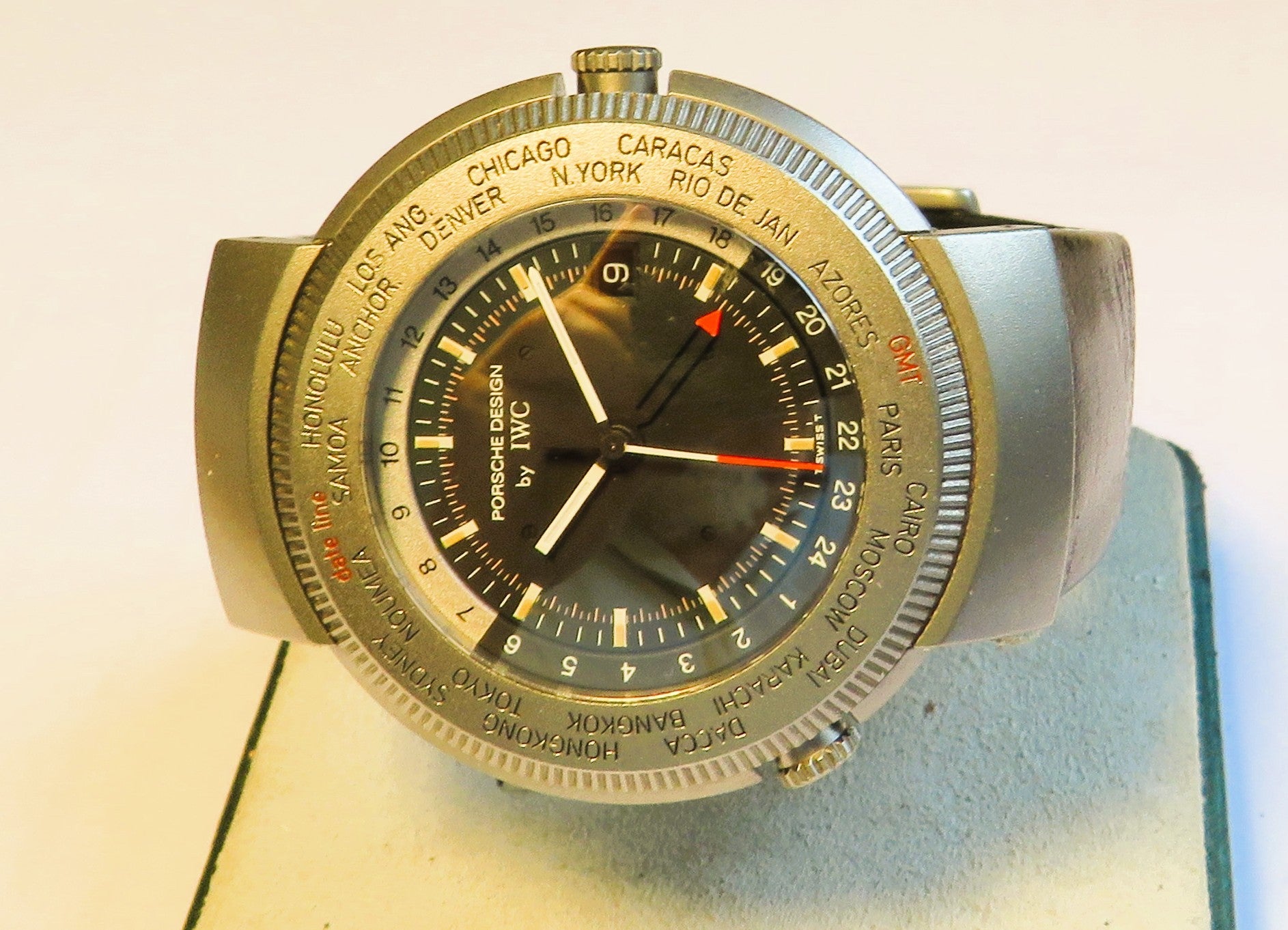 IWC Porsche Design Ref 3821 Titan World Time Quarz Herren AU Fullset Papiere - Sammler - Uhren