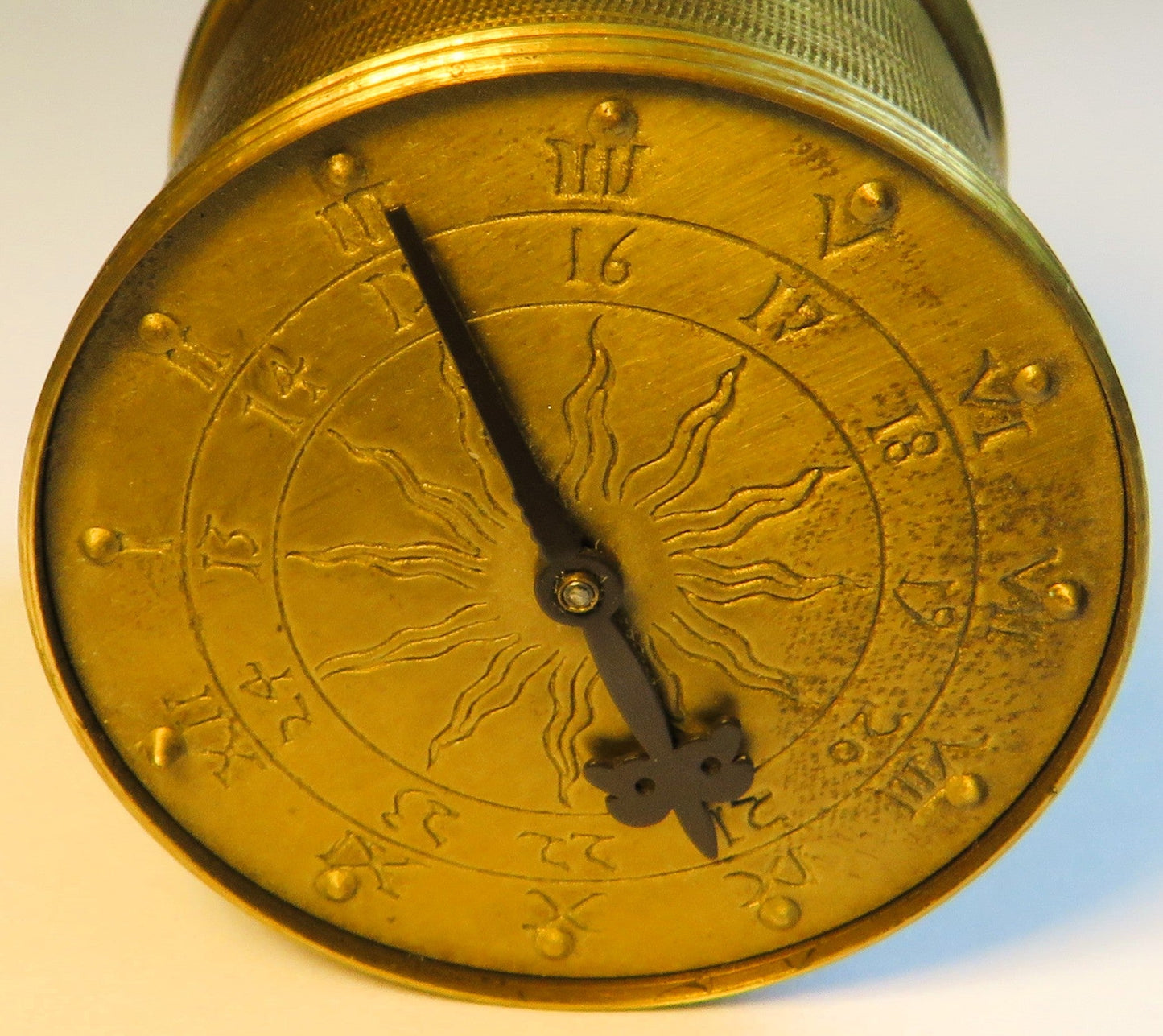 Orig. Peter Henlein Nürnberger Ei Junghans 1. Taschenuhr der Welt Replika mech. - Sammler - Uhren