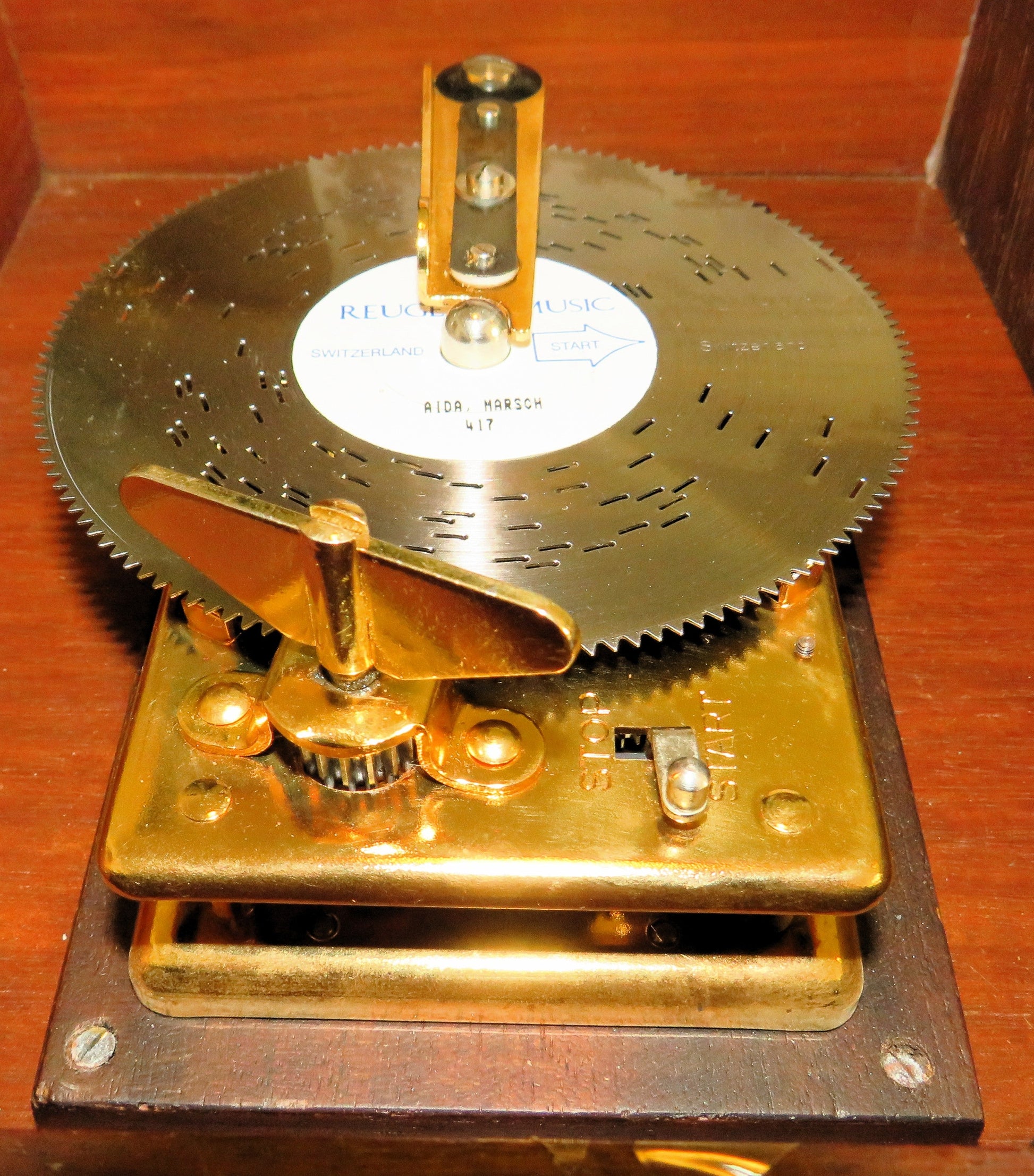 Reuge Disc Musik Box Spieluhr mit 14 Originalplatten Lochplatte Saint Croix - Sammler - Uhren
