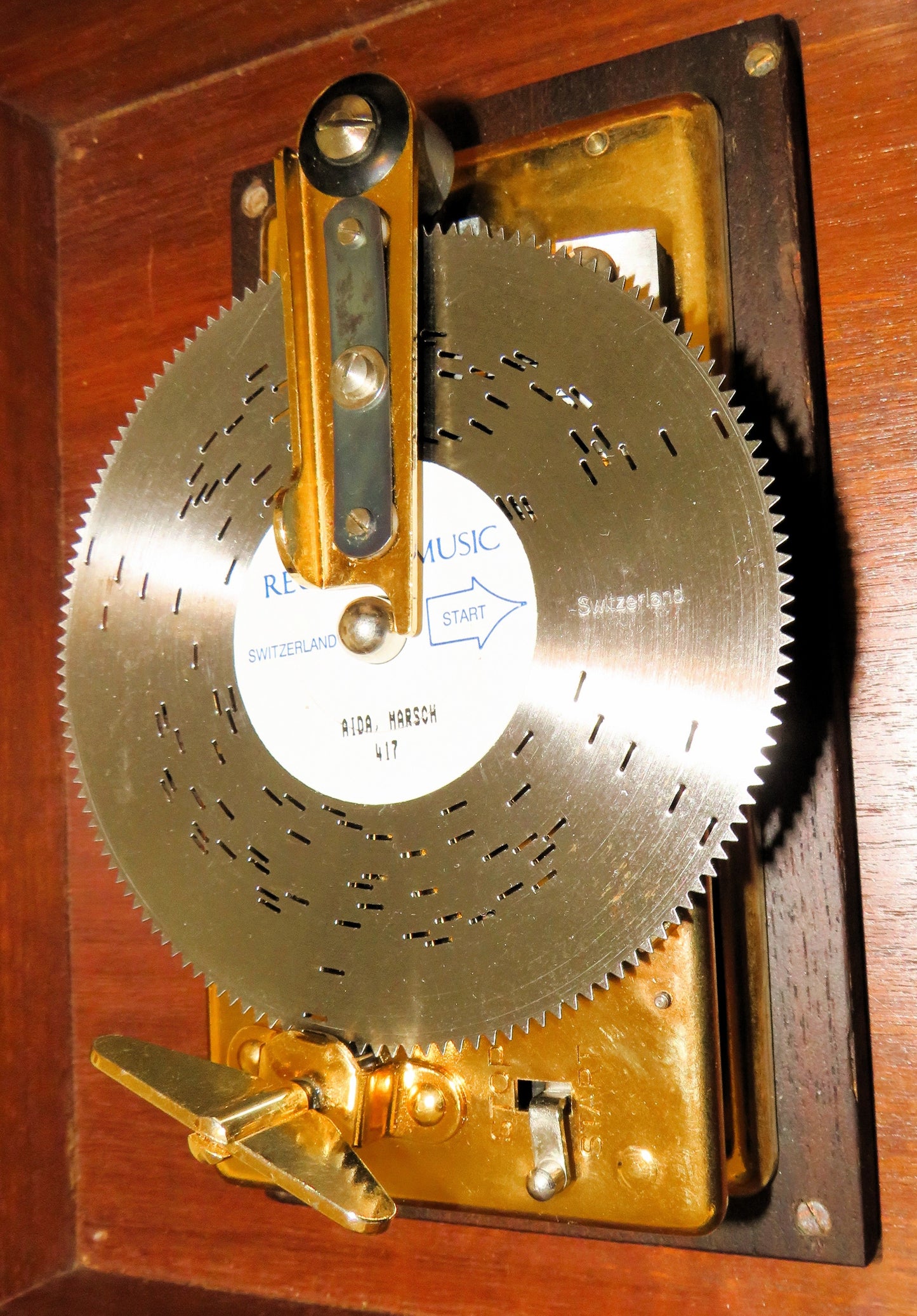 Reuge Disc Musik Box Spieluhr mit 14 Originalplatten Lochplatte Saint Croix - Sammler - Uhren