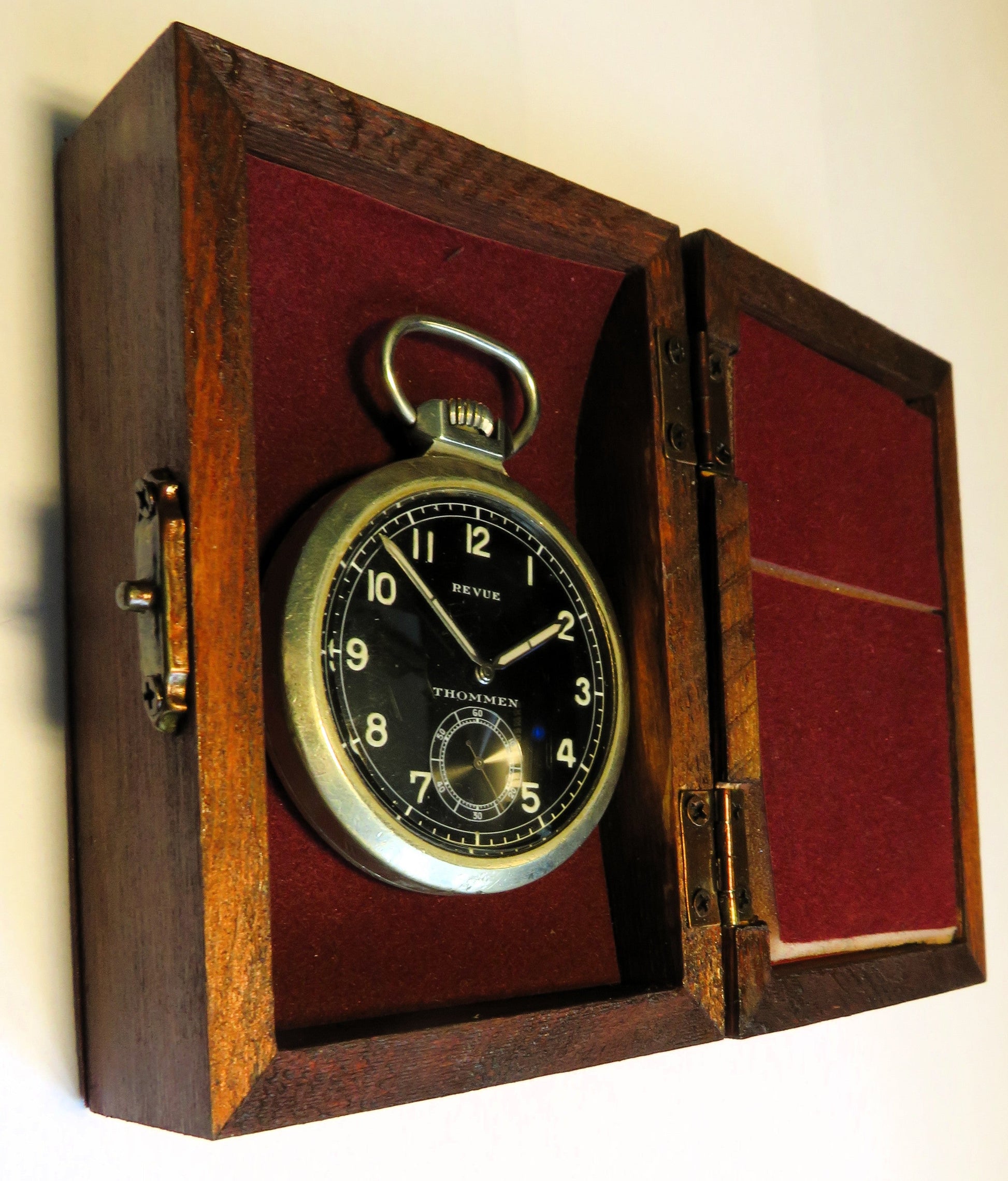 Revue Thommen R. L. M. signierte Nav B - Uhr Reichsluftwaffe WK 2 Beobachtungsuhr 1940 - Sammler - Uhren