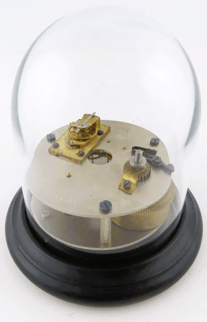 Unikat Gangmodell Meisterstück Schuluhr Tischuhr 16cm Höhe mit Glassturz - Sammler - Uhren