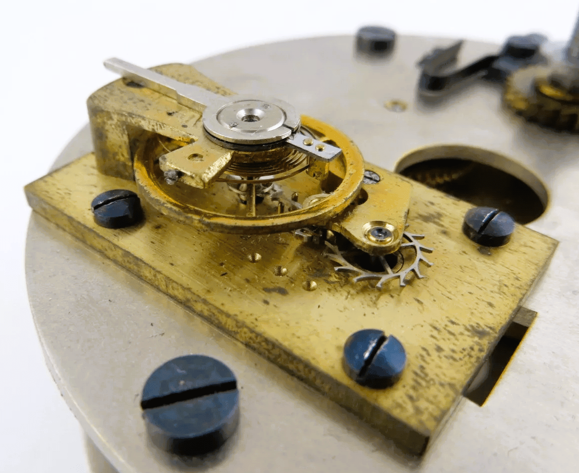 Unikat Gangmodell Meisterstück Schuluhr Tischuhr 16cm Höhe mit Glassturz - Sammler - Uhren